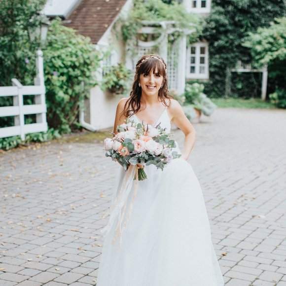 Meet your Posher, Ariel - Picture 1 of 1